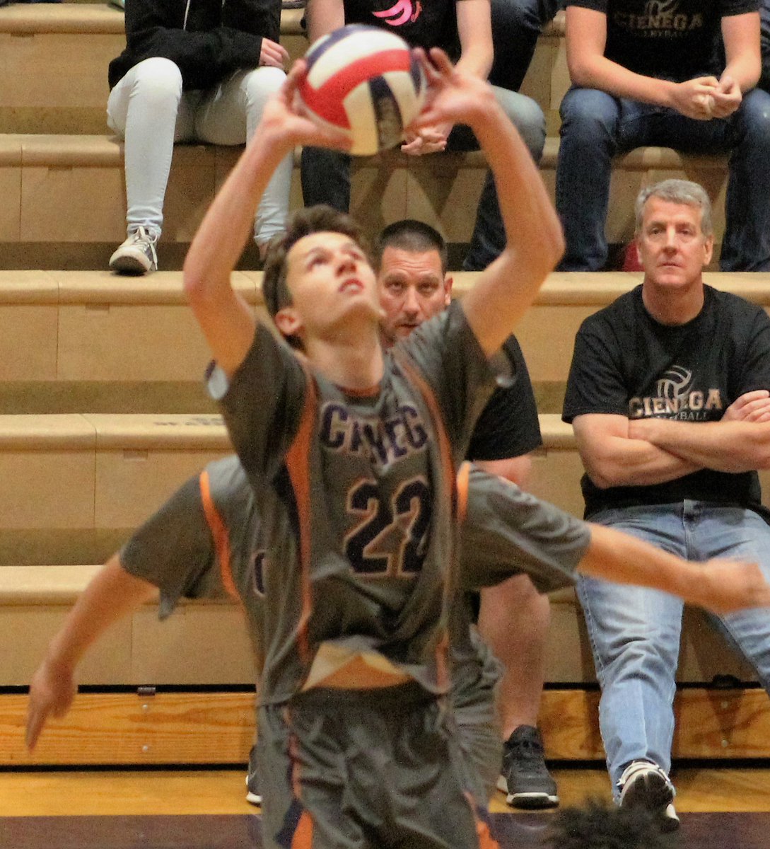AndyMorales8's tweet photo. Southern Arizona Volleyball All-Stars McLain Mott &amp; Luke Wallace https://t.co/ED9sEs5LQA https://t.co/YegWjoNrJJ