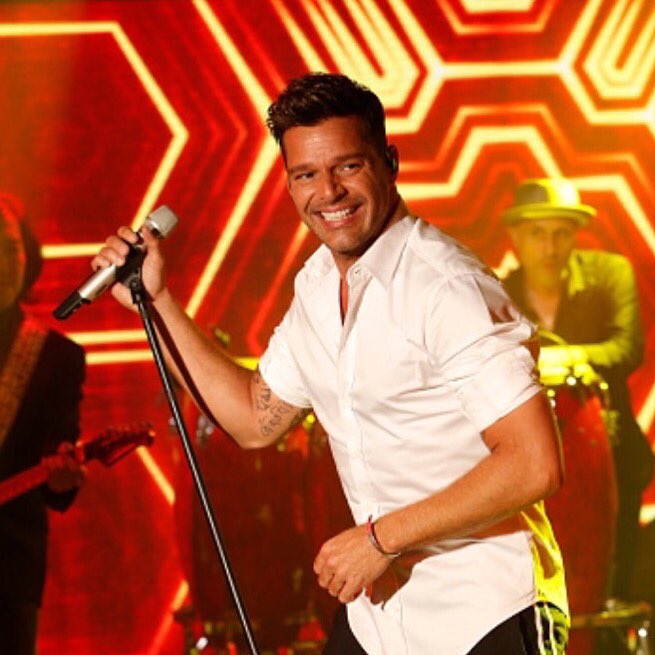 Spain_RM's tweet image. Feliz fin de semana @ricky_martin &amp;amp; fans!! 😃😍✌🏼️🙌🏼❤️ Happy weekend! #FelizWeekend instagram.com/p/BF8Gig9uiI9/