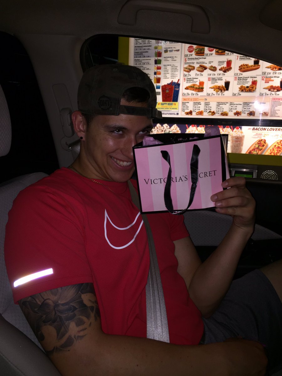 brearodriguez's tweet image. he surprised me with the 7 for $27 😍🙈
#spolied