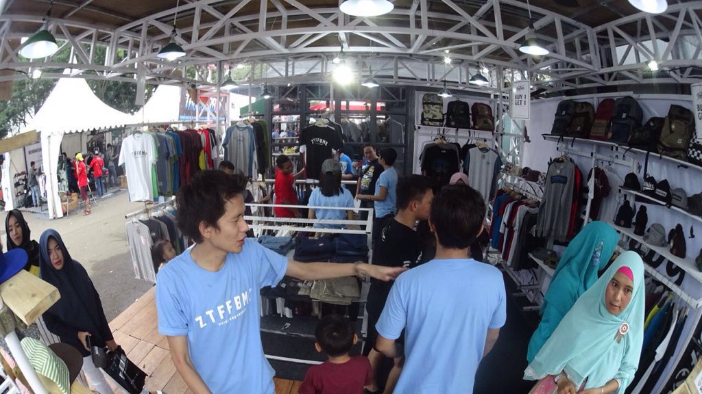 Sabtu malam minggu bakal padat merayap jadi siap siap buat belanja #buy1get1ztffbmx kapan lagi...!! @bantenClothing