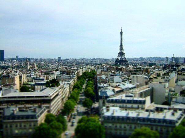 Eiffel_Latour's tweet image. Cross over to the #arcdetriomphe and climb 284 steps to the #viewingplatform for #views straight down #champselysee…