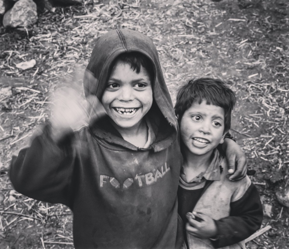 Priyavrat92's tweet photo. Innocent souls....

#travel #photography #childhood #villagelife #uttarakhand #india #wanderlust #himalayas https://t.co/TbY2zkZkpQ