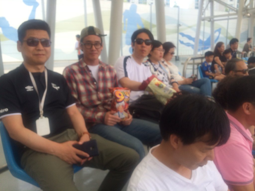 usemin2's tweet image. 성남과 인천 후반전 경기 관람  중입니다. 아직  한골도  나오지  않았는데요 :) 곧  성남 선제골이  나오겠죠? 성남 fc 파이팅!!#성남시