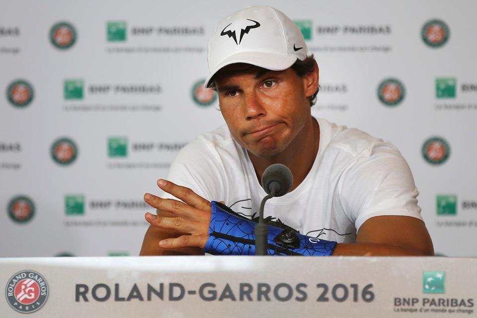 LANACION's tweet photo. Una bomba en Roland Garros: Nadal se baja por una lesión en la muñeca https://t.co/mtGxmKi3WF https://t.co/8myHyQtzmi