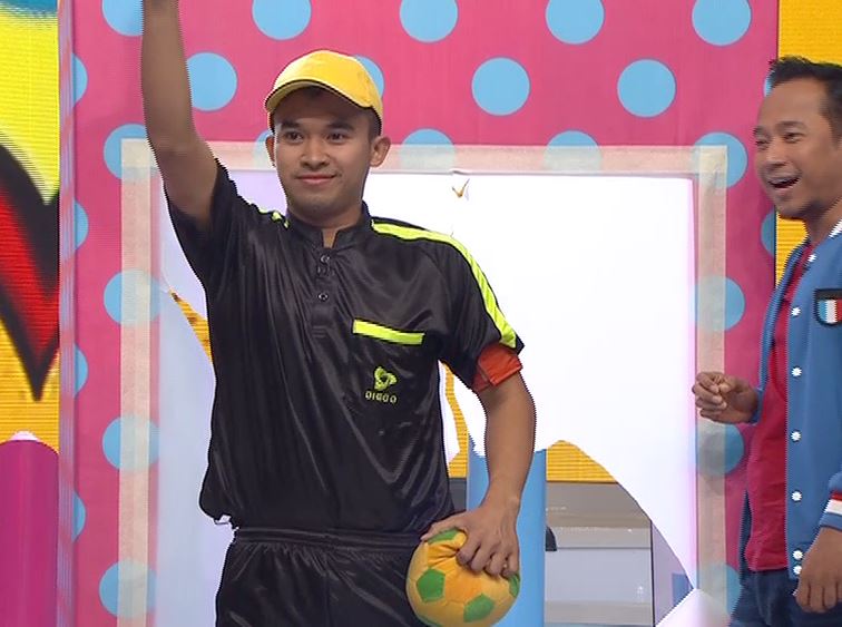 Dan hukunan untuk <a href="/AnwarMCI4/">Anwar Sanjaya pigano</a> adalah menjadi wasit :D cocok juga sih #TerusTerusanBaper
