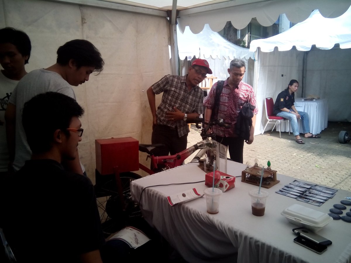 Ayuk mampir ke stand kami #ISTNEXPO2016 #HME_ISTN #ISTN