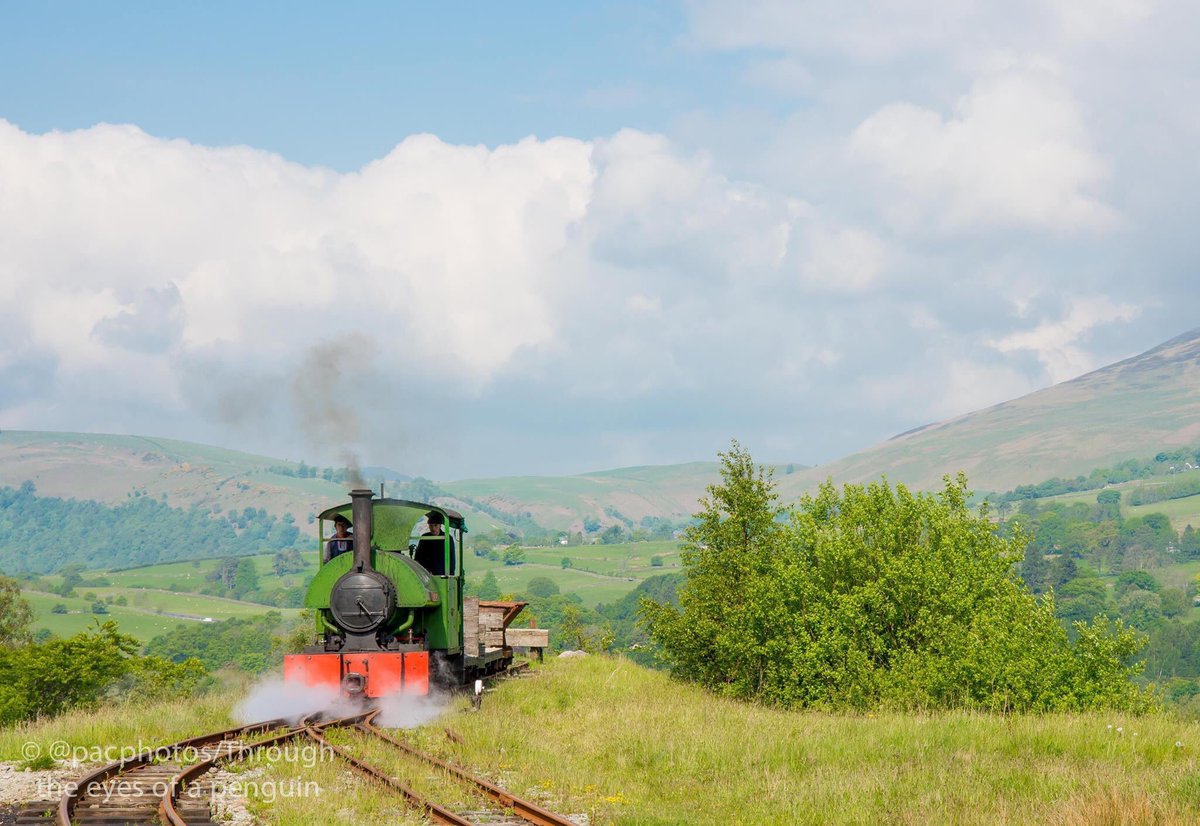 eyesofapenguin's tweet photo. The sun came out for my third day up in the lakes!! #simplystunning #smalltrains https://t.co/AeGcx08M3j