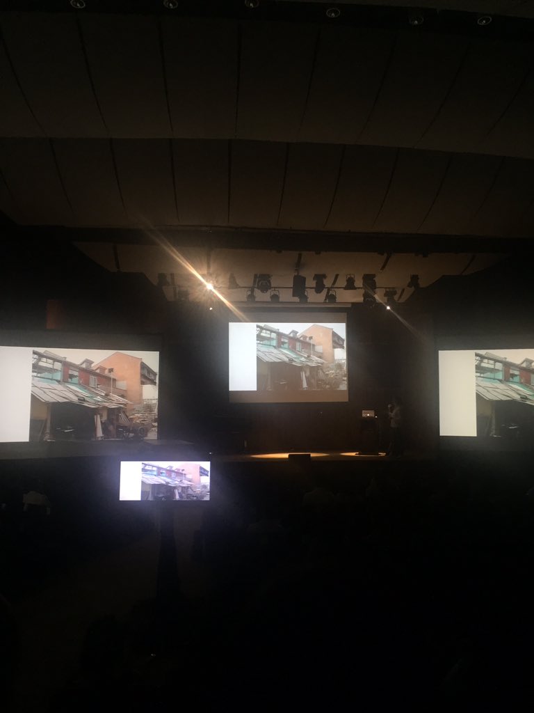 4. Mereka mulai menjelaskan proyek yang mereka lakukan di Shanghai. Mereka memperhatikan urban issue sekitarnya.