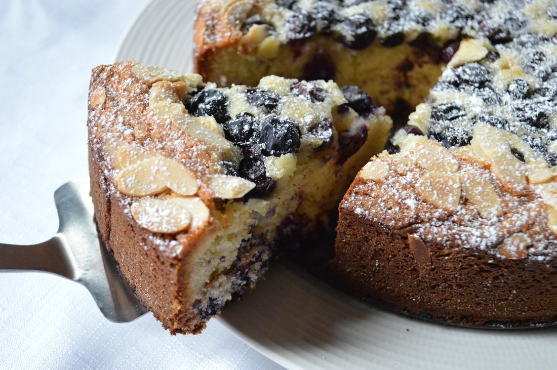 dish_tasty's tweet photo. Blueberry Almond Coffee Cake https://t.co/VghXHP0wqQ https://t.co/KNv5TGbz5H