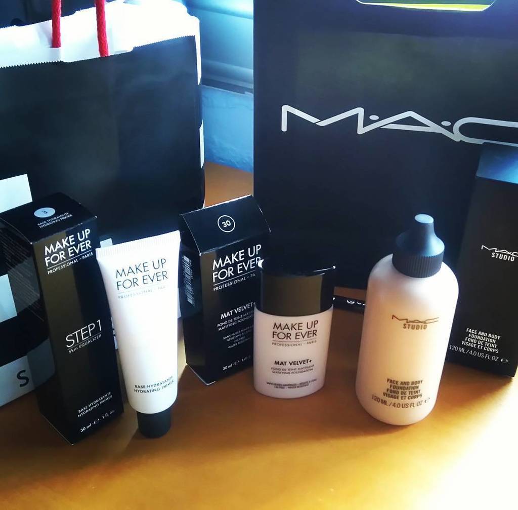 RomnaAacevedo's tweet photo. Compraaaas #makeup #makeupaddict #maccosmetics #faceandbody #makeupforever #matvelvet #happy #pretty #fashion #shop… https://t.co/sUgJOVbyVE