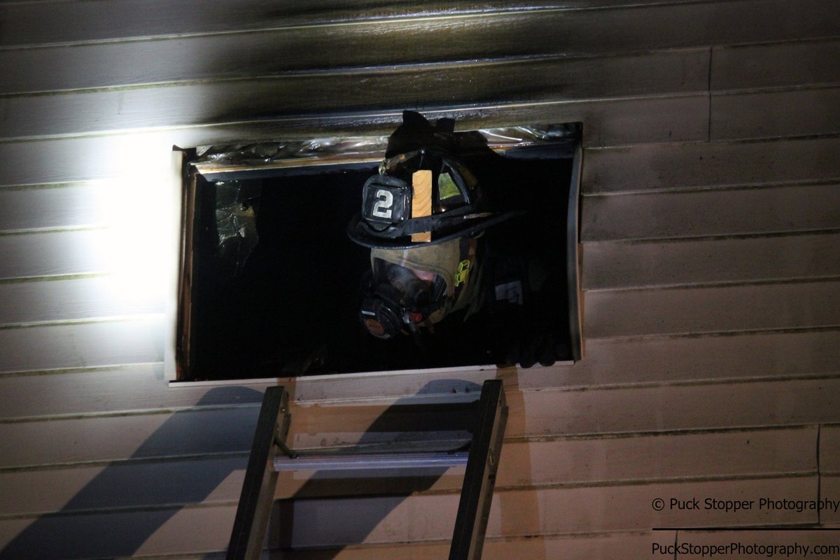 PSPhoto1's tweet image. See photos of the @SFDPIO who made a great knock down of a 2nd alarm fire last night here at puckstopperphotography.com/p485042081