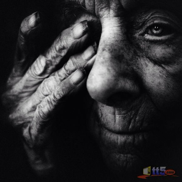 اجبرتني الدنياء 
على دفع الثمن ؟
لعمري !! 
الذي ضاع فيها!!

#ريشة_أمل 
#اقترحني