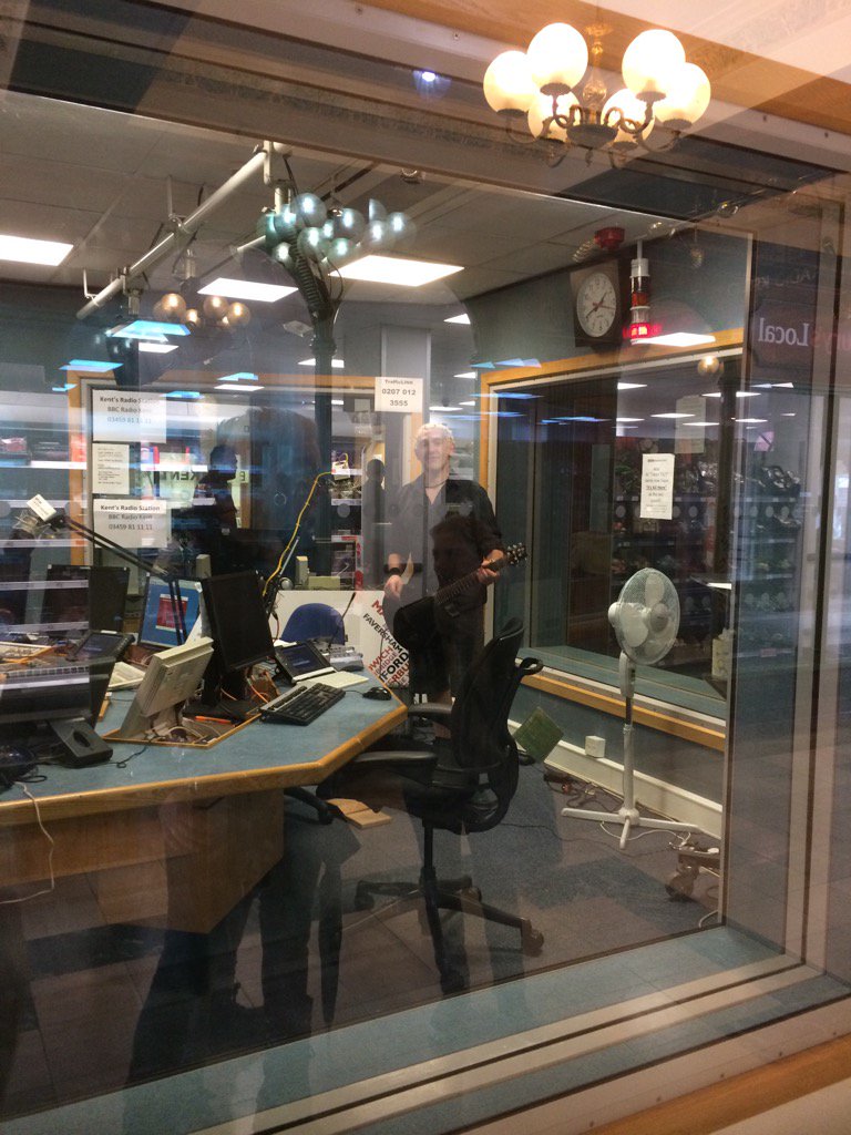 If an artist performs in a sound proof room &amp; crowd can't hear Is it still music? #unfestbiketour <a href="/paulcheesemusic/">Paul Cheese</a>