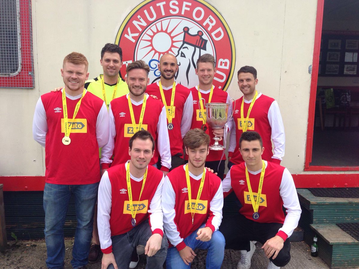 The 1st team boys get there hands on the trophy 🏆 #champions