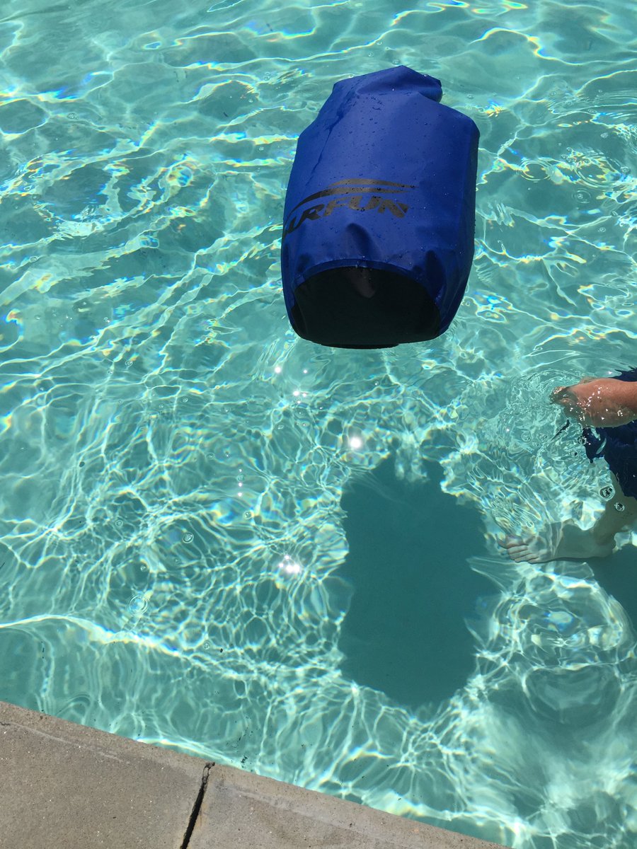 Vegan_runner13's tweet photo. This Surfun #drybag is so awesome! It keeps everything contained and everything dry! https://t.co/mTAarDt2cf https://t.co/KzdV3E8N04
