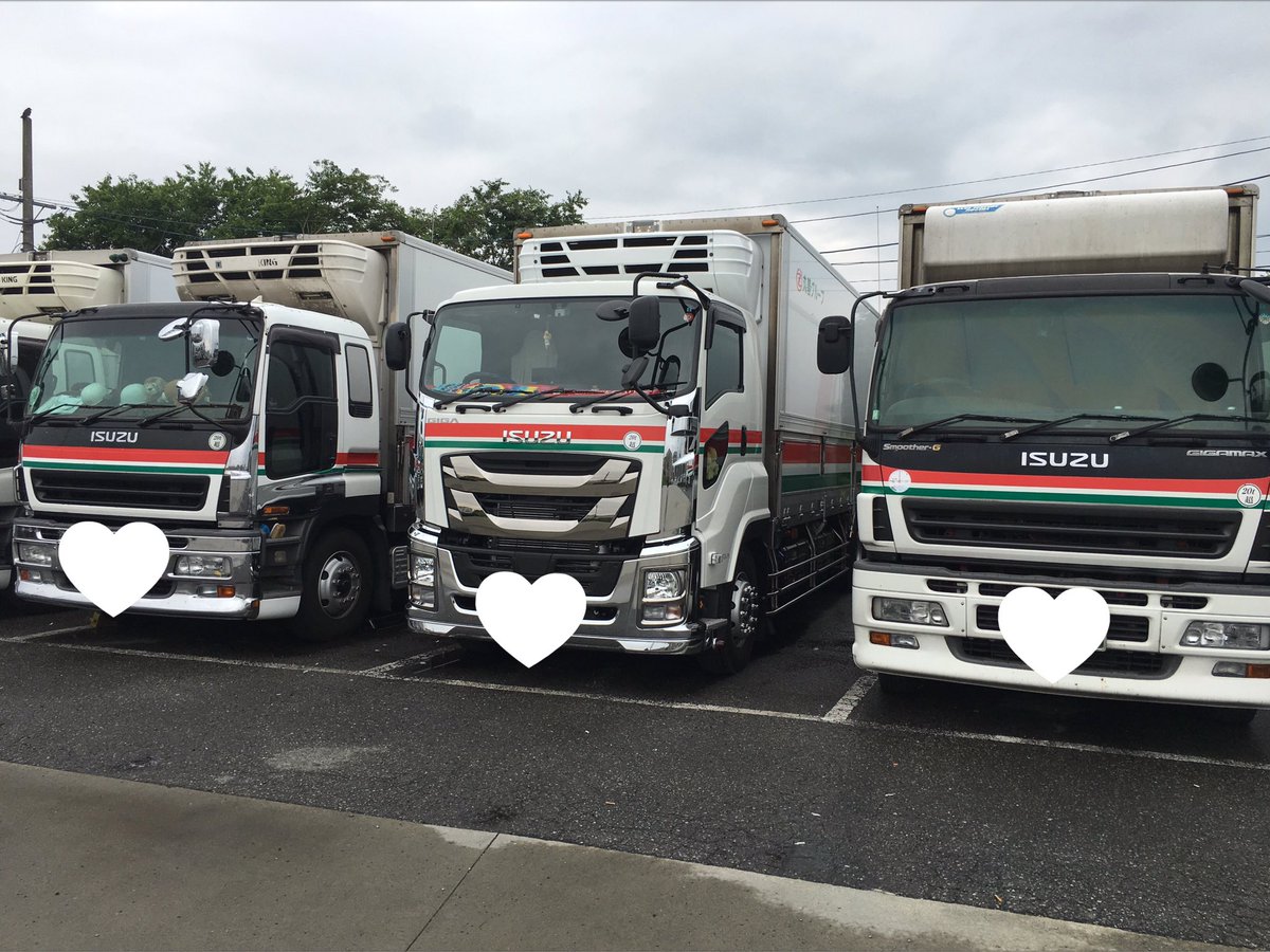 トラッカー على تويتر 新型ギガ納車されとるー 奮発してクロームメッキ仕様にしてるからイカつい 旧型ギガ 両サイドのやつ を全部これに買い換えるらしいから 8台ぐらい買うらしい ちなみにオレのわ来年新車になる予定