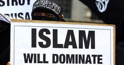 GoldingBF's tweet image. Theresa May says many Britons "benefited greately" from Sharia Law - britainfirst.org/theresa-may-sa…