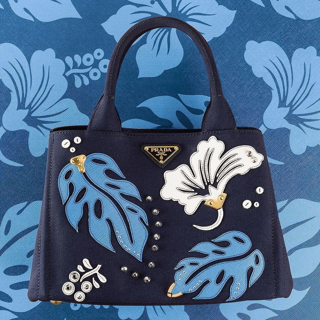 TryWearEasy's tweet photo. The #PradaGiardiniera bag with saffiano leather floral appliqués for the summer season. #PradaSS16 https://t.co/t9ZPd7AV8z