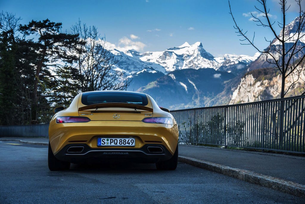 MercedesAMG's tweet photo. Beast in the wild.
📷 @bas_fransen 
[Consumption 9.6-9.4l/100km|CO₂ 224-219g/km] https://t.co/ZQpdLn4pBQ