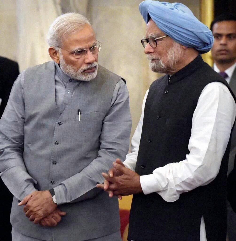 yogen198's tweet photo. तुम्हे शर्म नही आई 10 साल तक एक विदेशी व्यक्ति के इशारे यंत्रमानव की तरह शाषन करने में?? भारत को डुबो दीया तुमने! https://t.co/ncD9JxrT1o