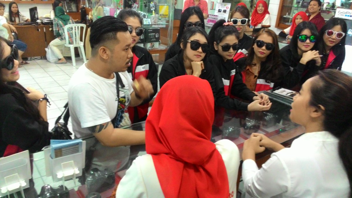 Serius banget ChiBi nya kalo lagi tanya jawab nih hihi.. <a href="/canon_indonesia/">Canon Indonesia</a>