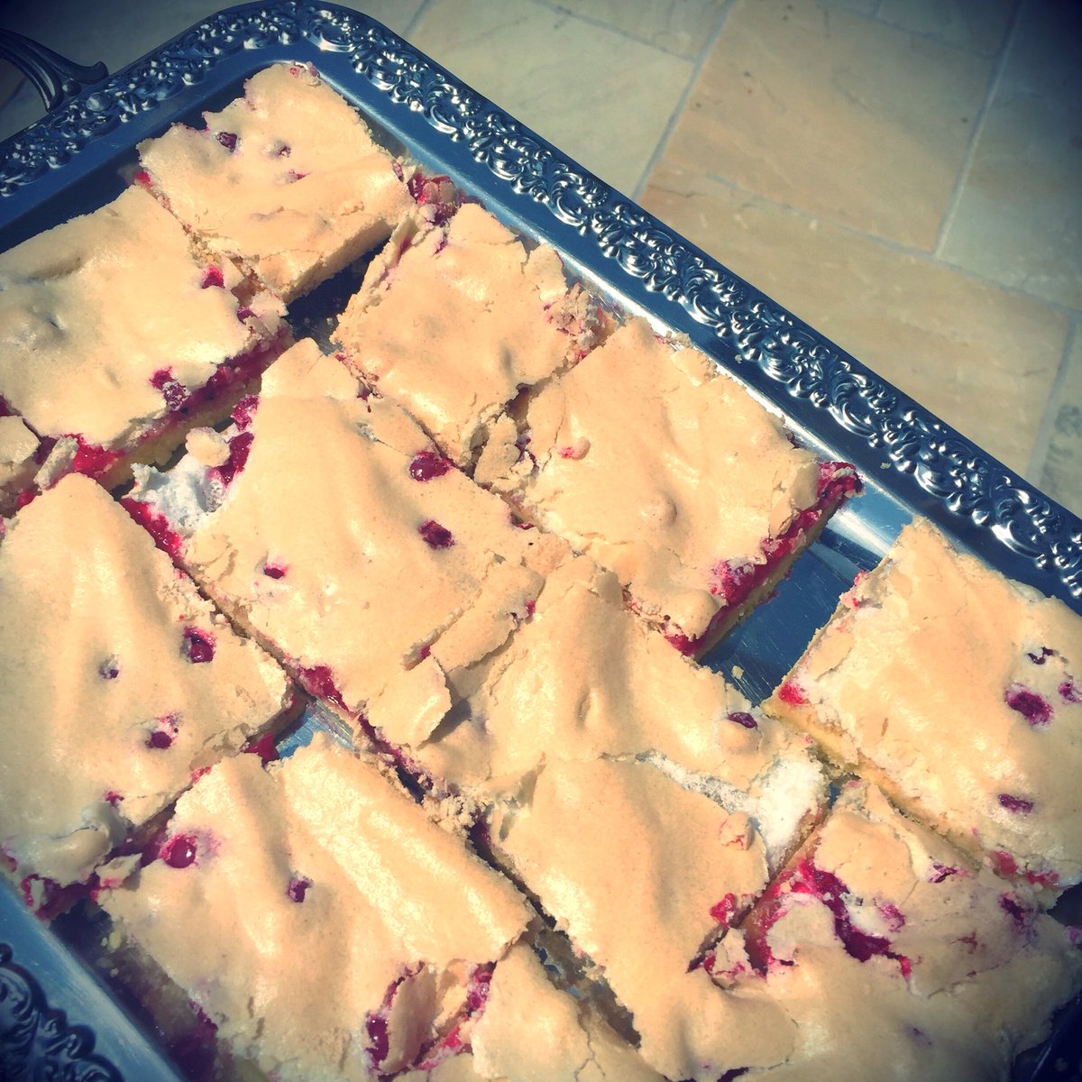 cstuermer's tweet photo. #ribiselkuchen ist gesichert! Die Gäste können kommen ☀️ https://t.co/2YewjskYEi