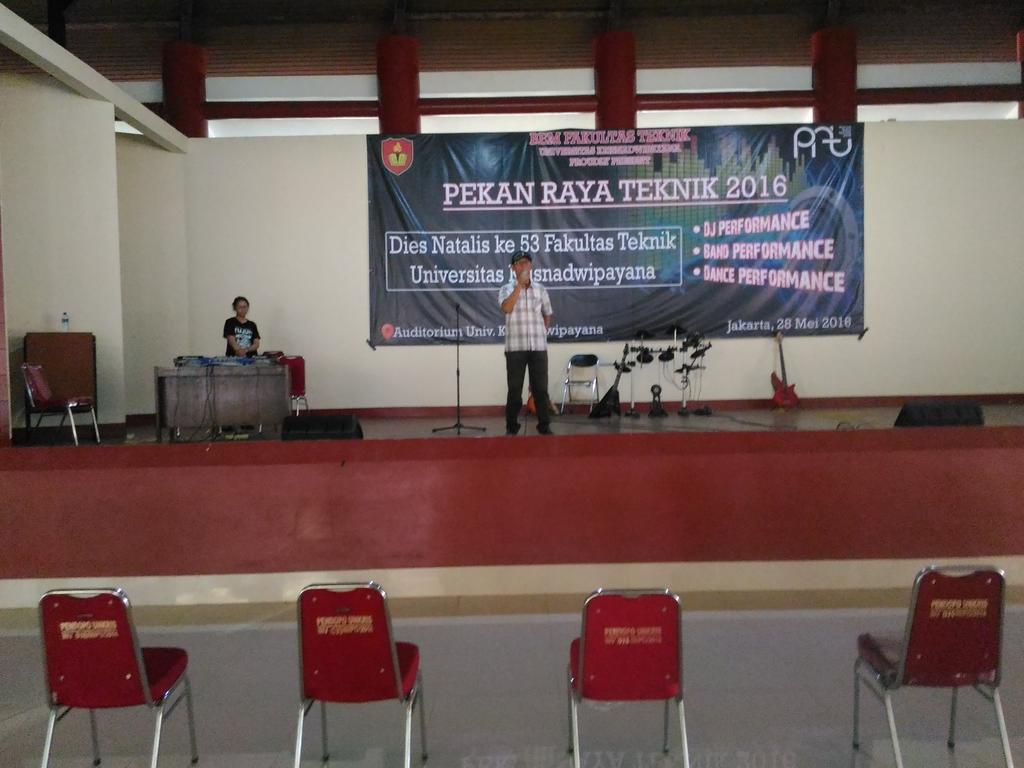 Sambutan dari DEKAN FT dalam acara musik PRT 2016