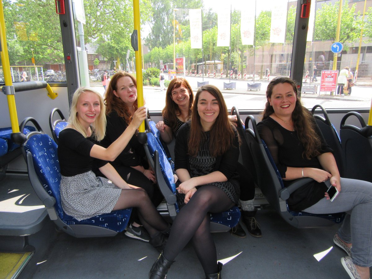 HKvdSGouda's tweet image. Vocal Group Central op weg naar Goverwelle met lijn 3! @Arriva_NL #Gouda #muziek