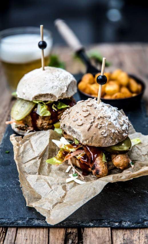 Vandaag is het International Burger Day. Maak vandaag een heerlijke burger met de lekkerste smaken #burgers