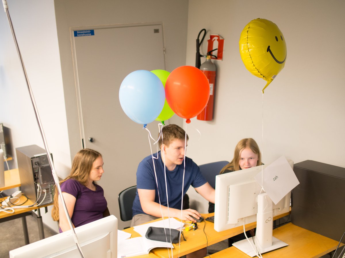 JukkaSuomela's tweet image. #HIITopen more balloons! open.hiit.fi #programmingcontests #aaltofestival