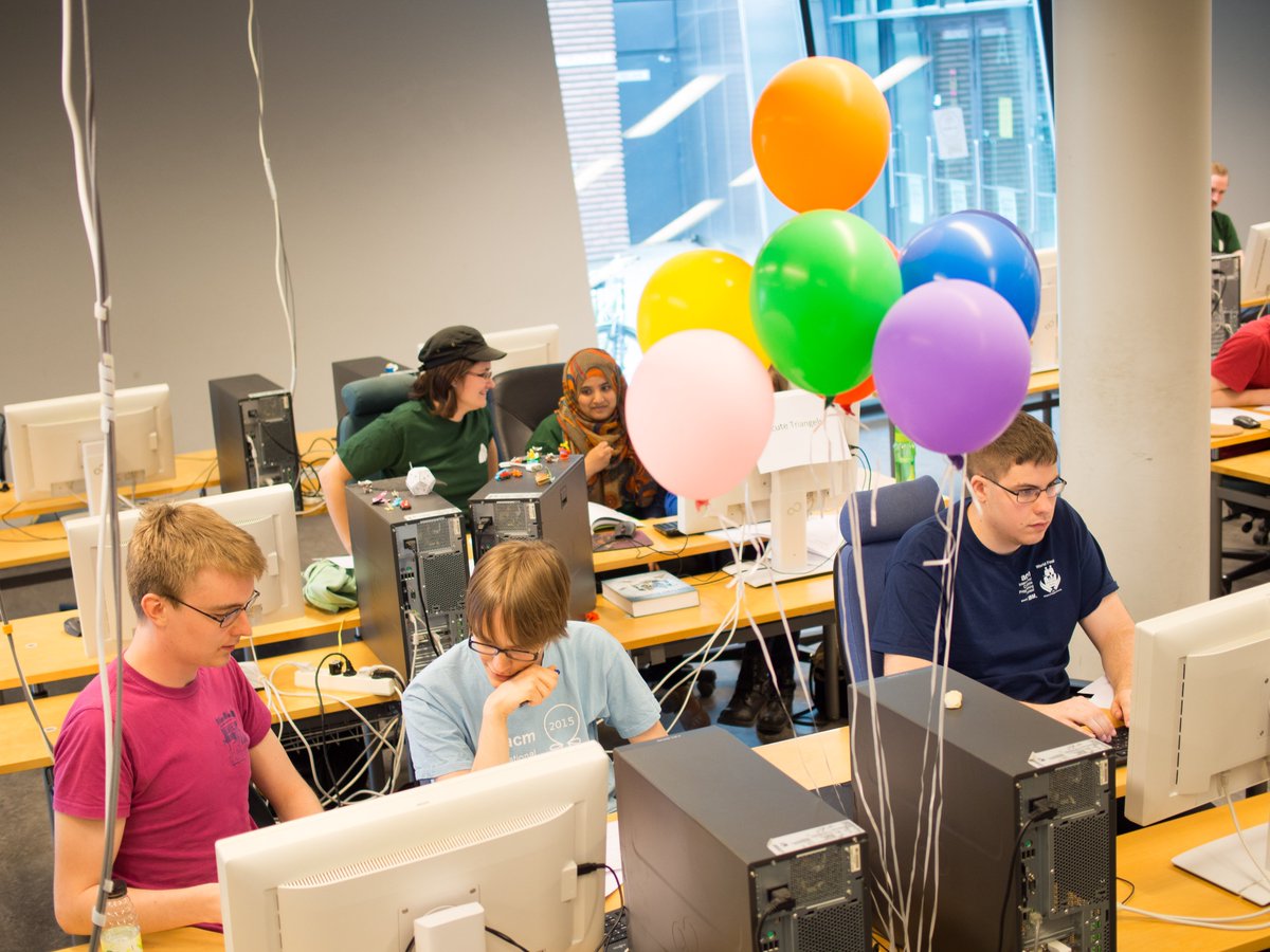 JukkaSuomela's tweet image. #HIITopen more balloons! open.hiit.fi #programmingcontests #aaltofestival