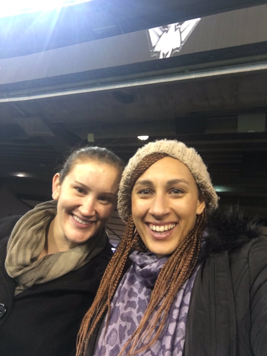 GevaMentor's tweet photo. @MelbourneVixens Team outing @MCG for the Dreamtime Game. Thanks for having us @EssendonFC #AFLDonsTigers https://t.co/B9XBl9znO3