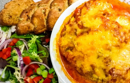 CrepierPapin's tweet photo. #Lasagne Françoise Madame Papin’s family recipe, oven baked, served with garlic bread: https://t.co/jlOFKkEfIZ #Hull https://t.co/RneY2HU4jZ
