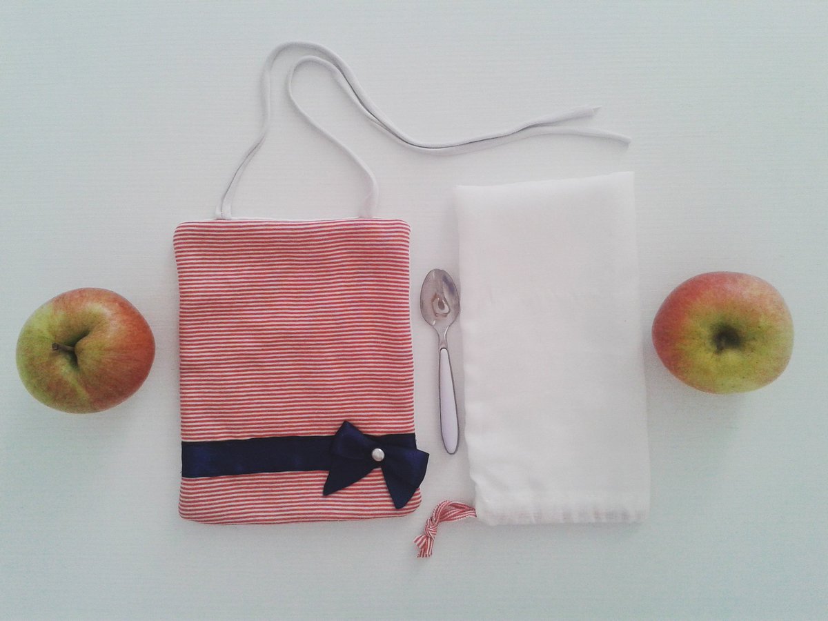 TotoshCreazioni's tweet photo. New #stylish #bib from #scraps of #oldclothes #handmade #kids #seewing #upcycle #babyfood #cotton #mummy #fattoamano https://t.co/ovsnDsTSZq