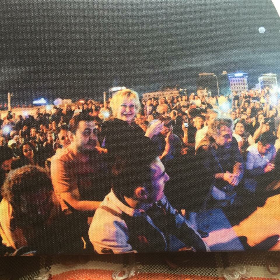 gulsinonay's tweet photo. Gezi parkındaki konserim öncesi..
Hepimiz tek nefes olmuştuk..
Barışçıl ruhu ile tarihe iz bıraktı #GeziParkı https://t.co/DirShUhcZR