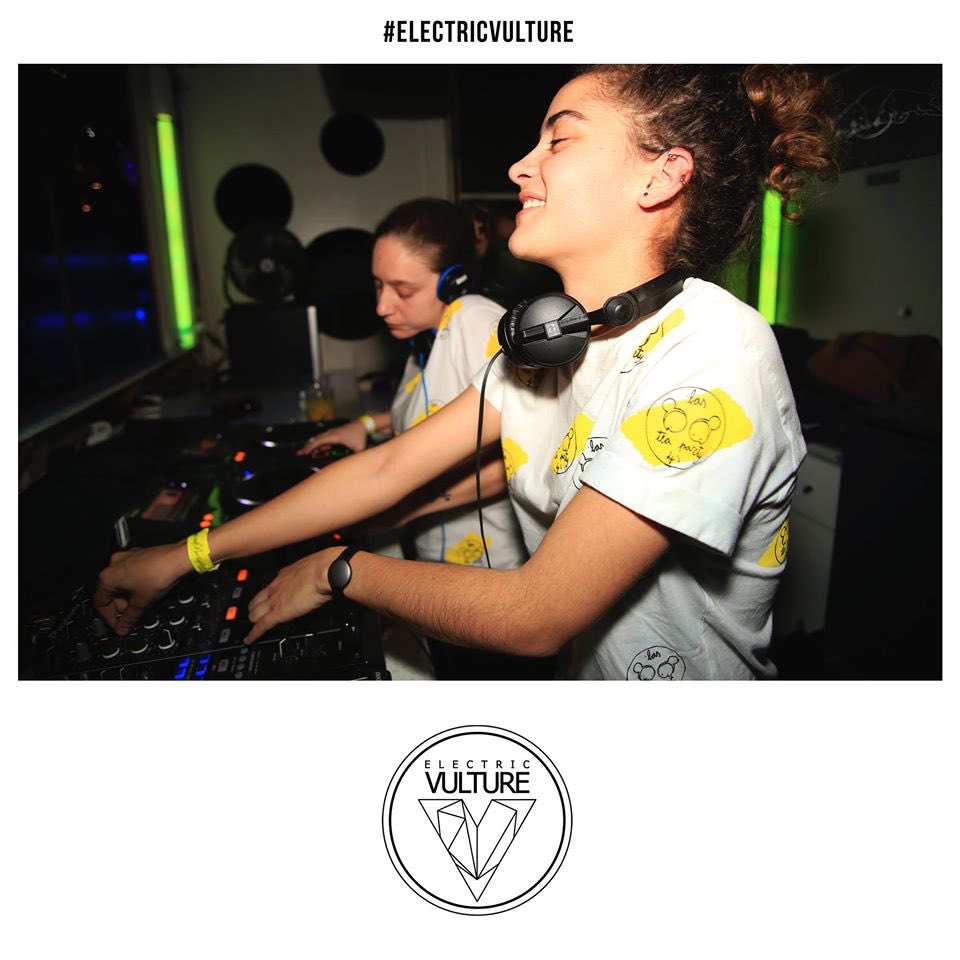 Hoy volvemos a juntarnos con <a href="/SOO__WHITE/">SOO WHITE</a>  en <a href="/BullshitBilbao/">Bullshit Club Bilbao</a> !! ✊🏼❤️ daleeee! #DonostiMusicMafia #EHMusicMafia