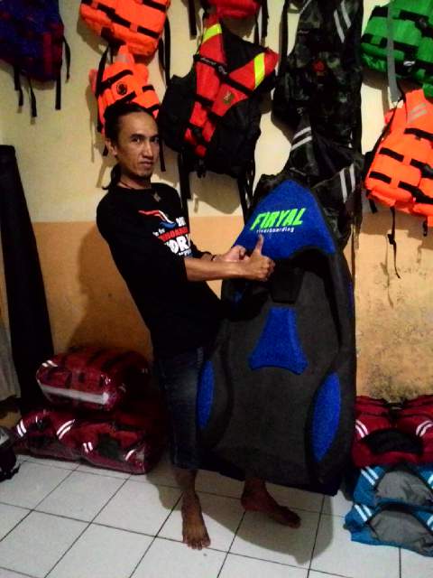 Board water river sport.....\m/....
@