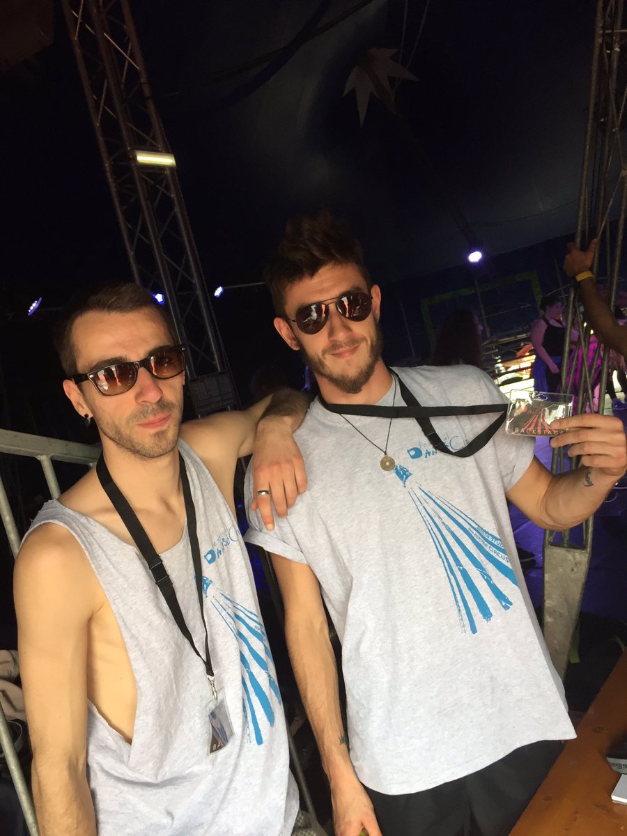 Au festival #dansécirk avec <a href="/HervHernu/">Hervé Hernu</a> et Yannick Routtier, candidats 2015. Au programme : battle de #hiphop !