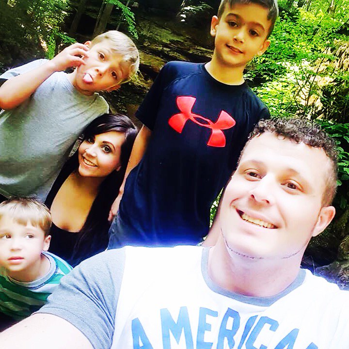 AllyChristine88's tweet photo. #family #myloves #futuremrsmoore #hockinghills @getmorewitmoore https://t.co/PSidvKT6hK