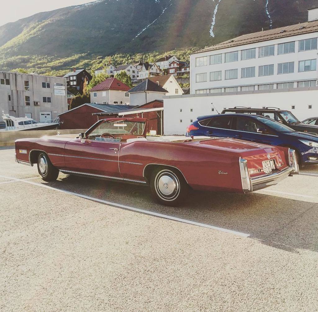 oldcar_photo's tweet photo. Random Cadillac in the streets of Ørsta #cadillac #car #oldcar #red #parking #sun #orsta #instagabry #norway by gab… https://t.co/w6Ma982Pqh