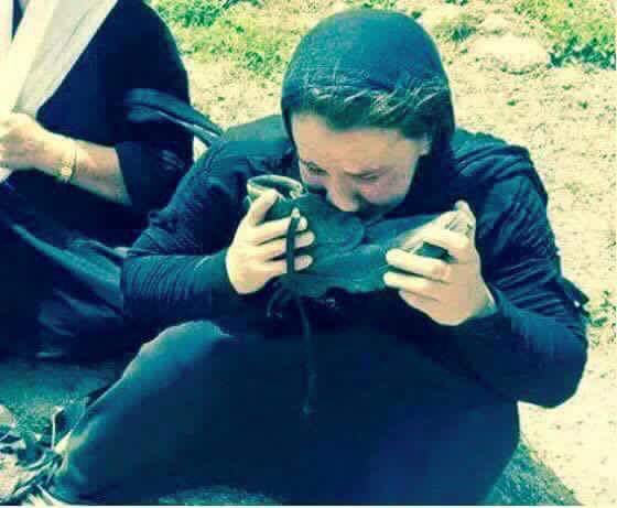 من أنت؟أنا من بلاد ثلثها #شهيد
وثلثها #معتقل .. وثلثها نازح والباقي ينتظرون 
فسلامآ ع أرض لم ترى السلام يومآ #بلادي