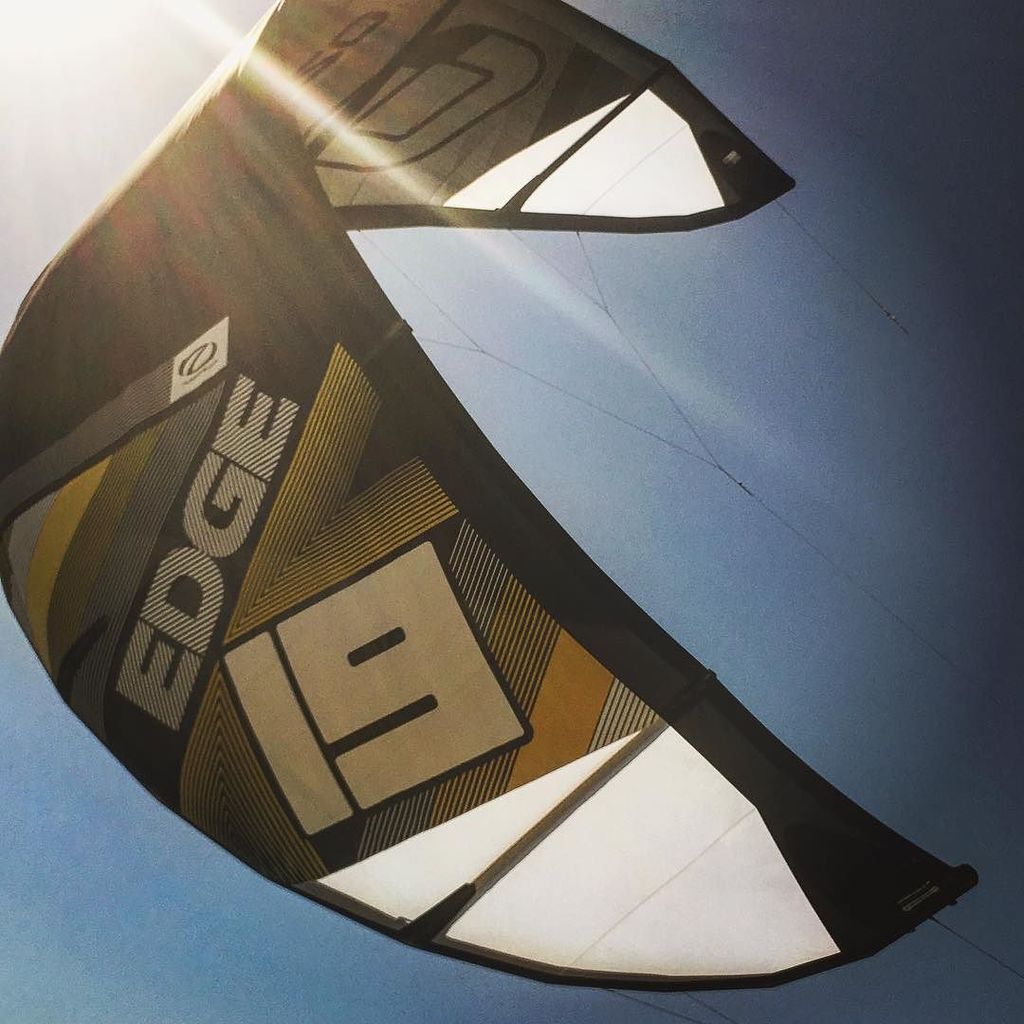 weKitesurf's tweet photo. Close up as it buzzed over the beach. Nice kite this. #kite #kitesurf #kitesurfing #kitesurfdubai #kitebeach #kiteb… https://t.co/sQ2KnMKPRL