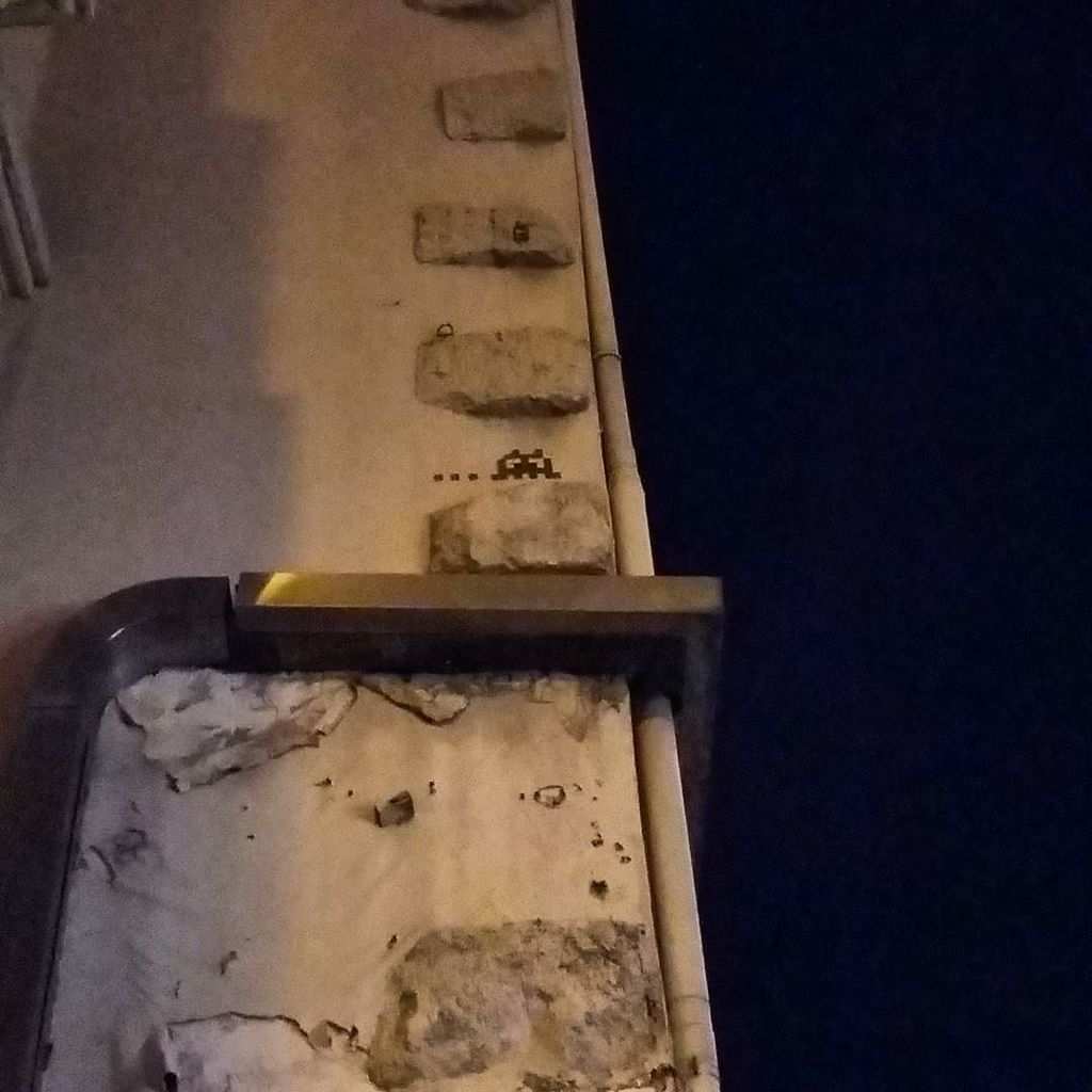 StArtEverywhere's tweet photo. Little one... Look up! #invaderswashere #invaderartist #invadersaroundtheworld #protect_them #invaderparis #spacein… https://t.co/23x081etdu