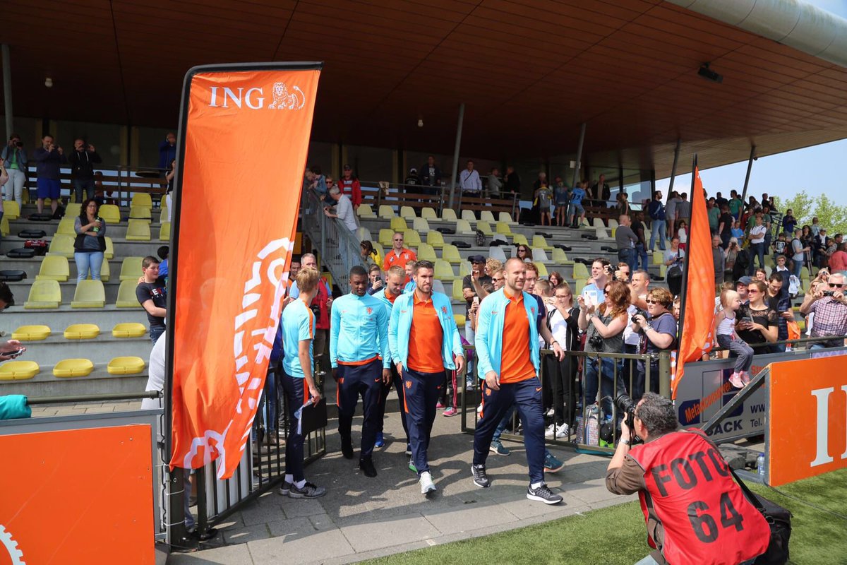 playersunited's tweet image. Ondertussen bij de locatie @vvReigerBoys... #oranjefandag #ingnl 🚁