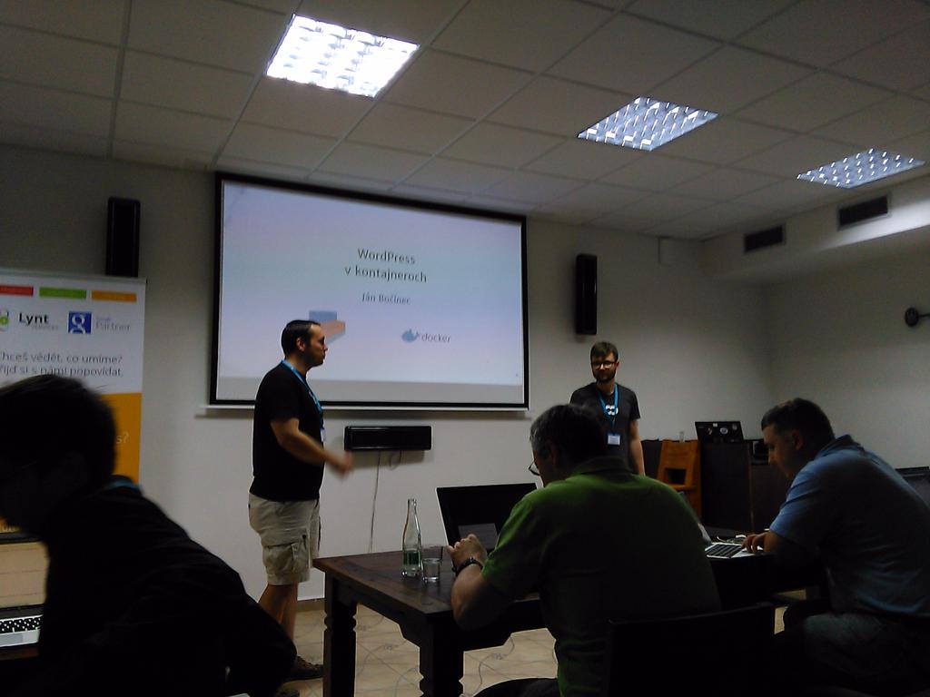 MichalOktabec's tweet photo. #wpweekend pokracuje...aktualne @JohnnyPea a #wordpress + #docker https://t.co/sbhF11n2gF