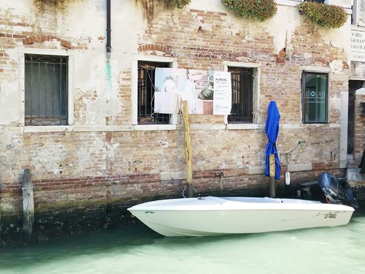 aliqualproject's tweet photo. Ore 18.30 #venezia #opening #exhibition #photography @aliqualproject  #talk #door #isolab https://t.co/bEh15ASIGz