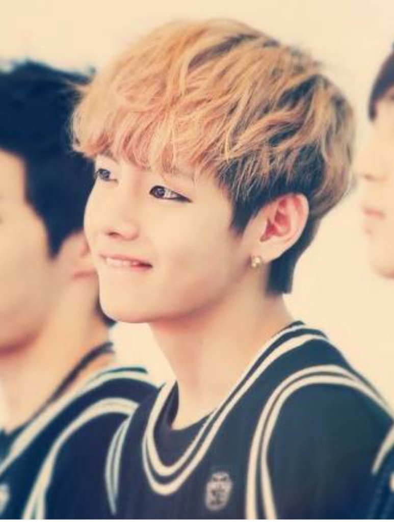 Bts kim taehyung. Bts kim taehyung. Тэхён 2022. Тэхён диспатч. Bts kim taehyung.