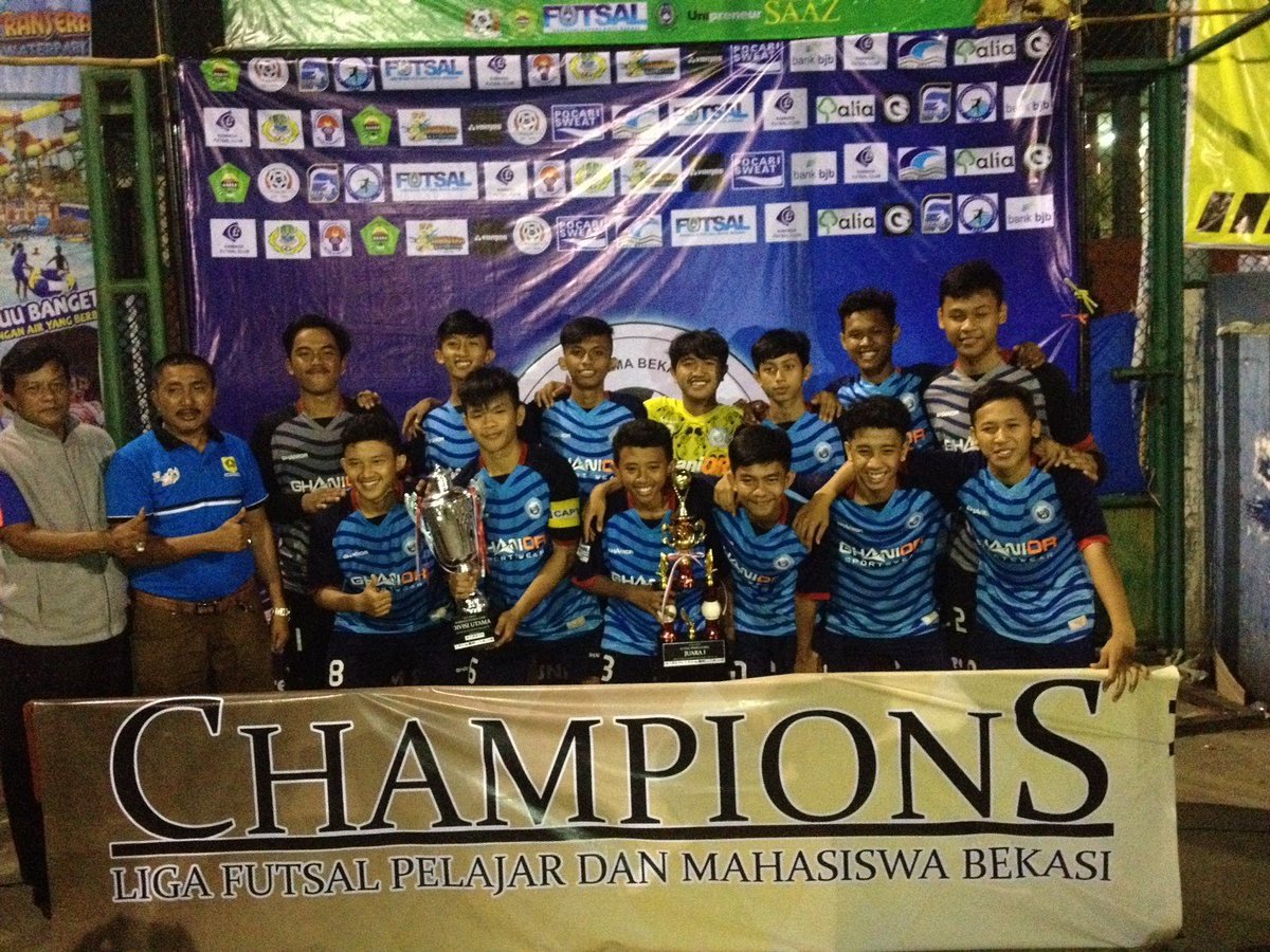 Alhamdulillah champione #ligapelajar #4tahunberturutturut @GhaniorSports <a href="/LFP_BEKASI/">LFPM BEKASI 2015</a>