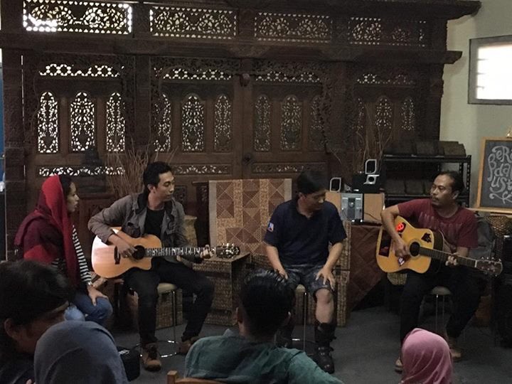 #KOMUJI Mengaji dan bermusik @ Hasan Studio Batik