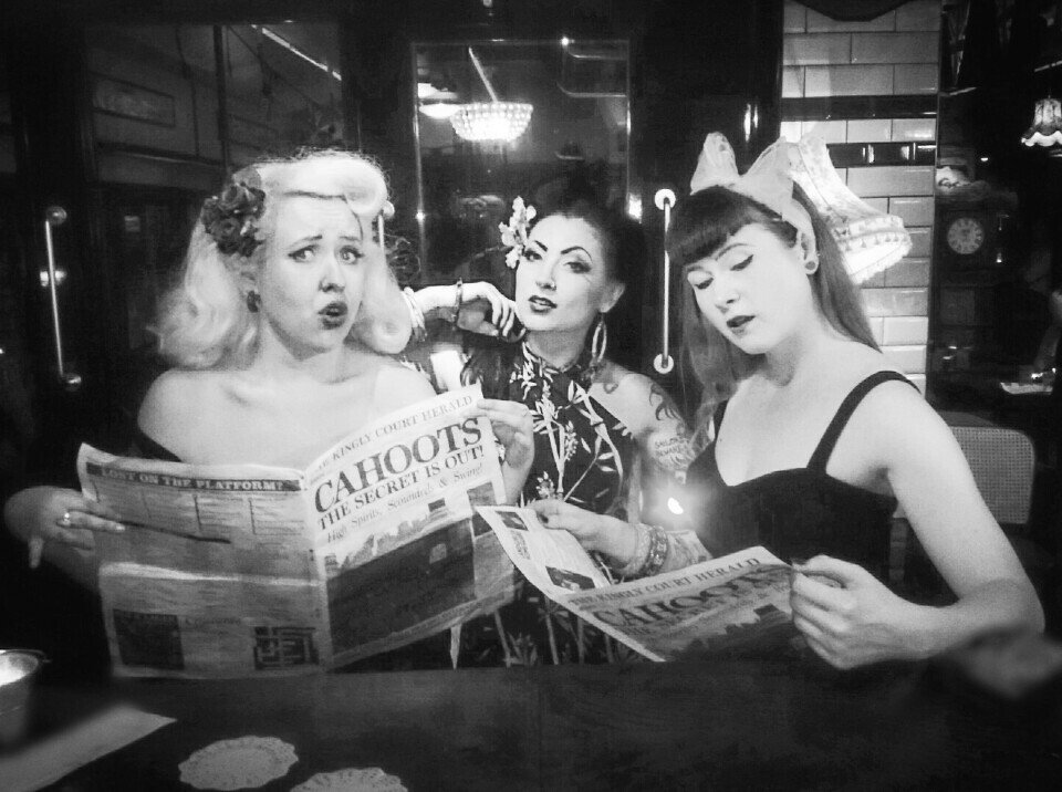 StephanieJay_UK's tweet photo. Hey girls. @goldyloxxx @__loladiamond__ (at @CahootsLondon in London, Greater London) https://t.co/gK53T65mkd https://t.co/NzycNm3Pkr